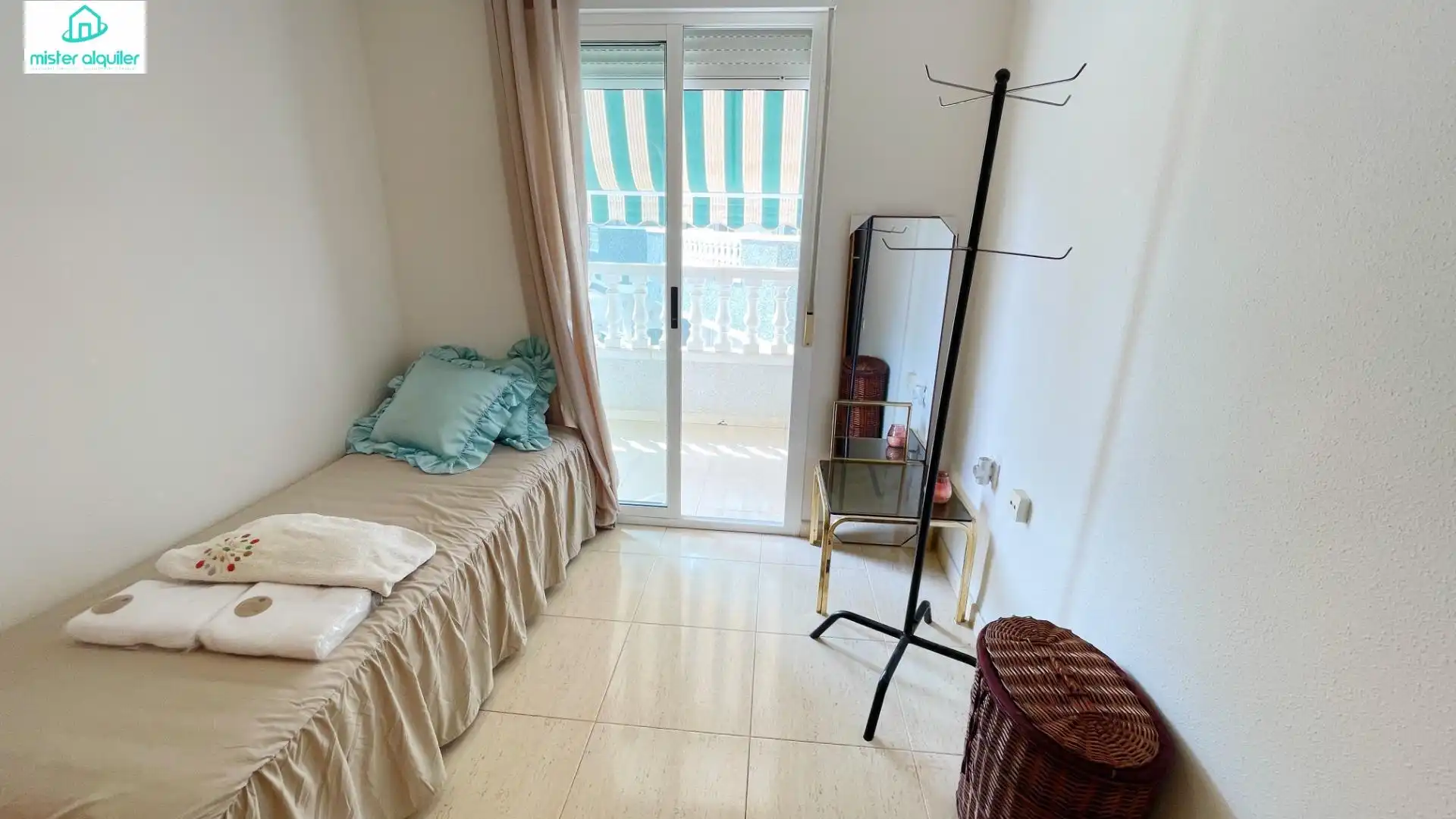 Dormitori de Apartament de lloguer en El Campello amb Aire condicionat, Calefacció i Terrassa