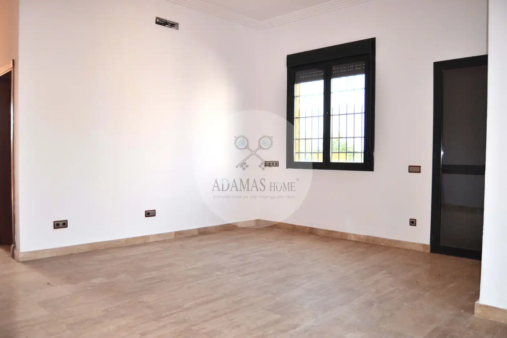 Dormitori de Casa o xalet en venda en Sanlúcar la Mayor amb Jardí privat, Terrassa i Piscina