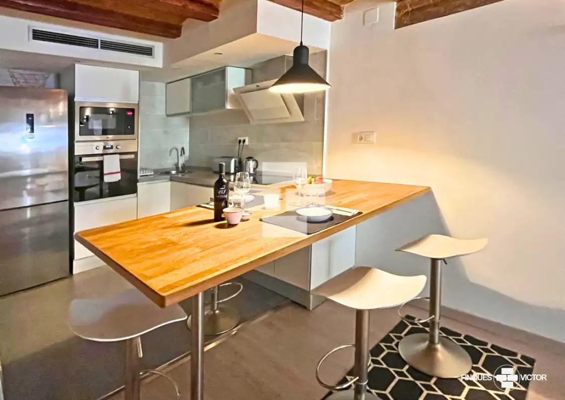 Küche von Wohnung zum Verkauf in Barcelona mit Parkett, Möbliert und Ofen