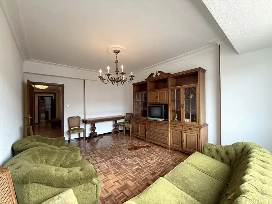 Sala de estar de Piso en venta en Vitoria - Gasteiz con Calefacción, Parquet y Terraza