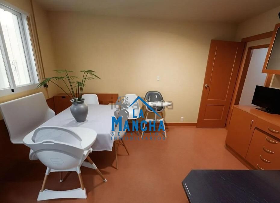 Piso en venta en  Albacete Capital con Calefacción, Jardín privado y Trastero