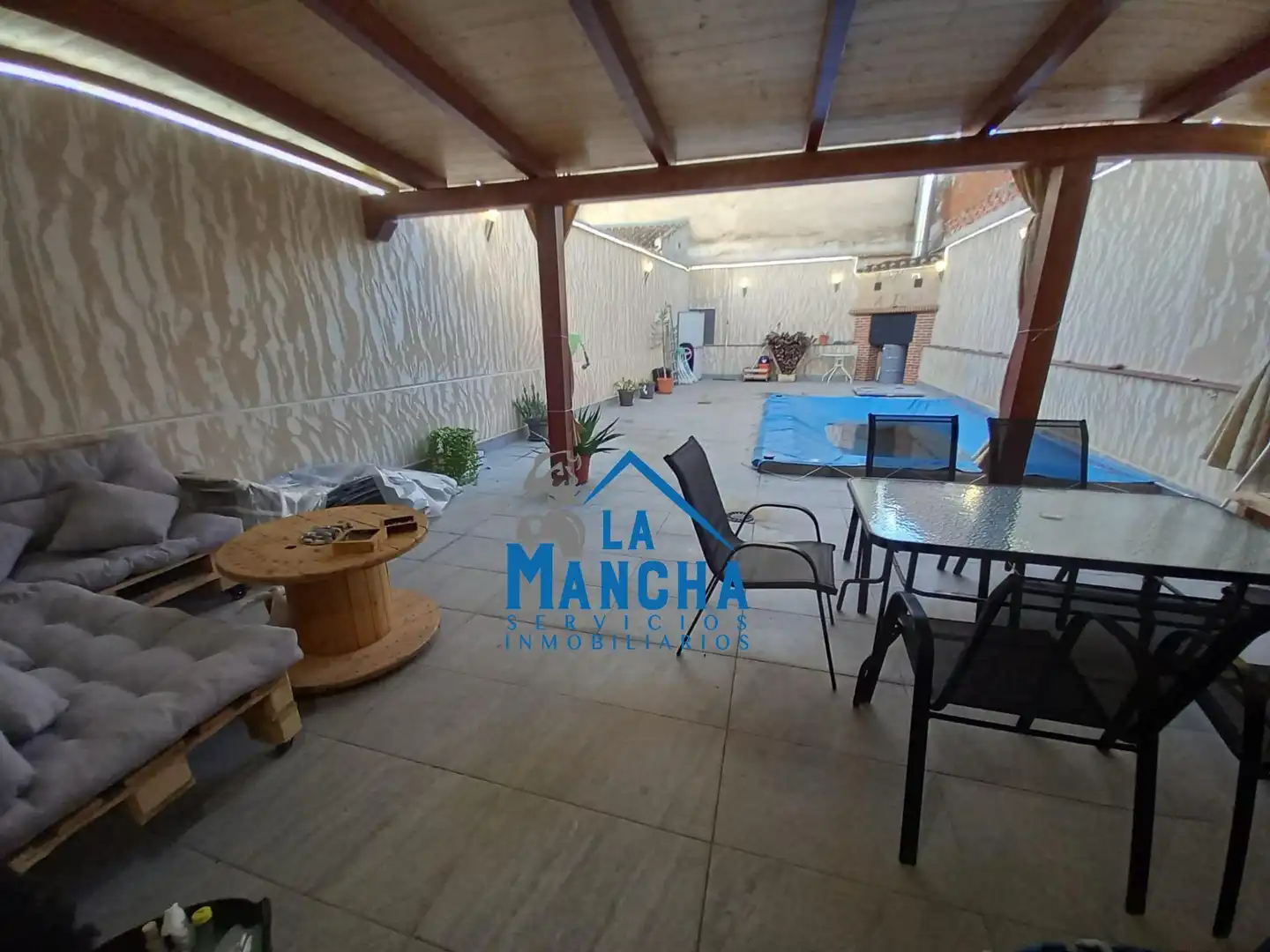 Terrassa de Casa o xalet en venda en Madrigueras amb Piscina i Moblat