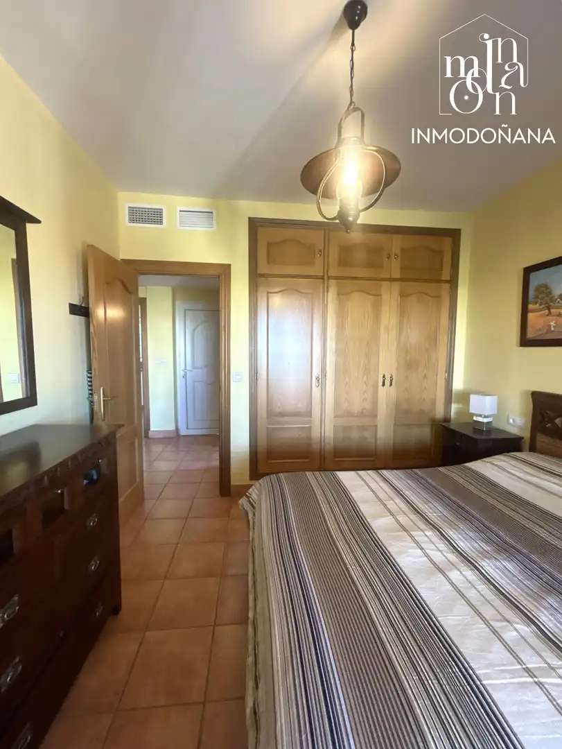 Schlafzimmer von Einfamilien-Reihenhaus zum Verkauf in Almonte mit Klimaanlage, Heizung und Terrasse