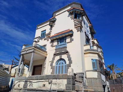 Vista exterior de Casa o xalet en venda en Las Palmas de Gran Canaria amb Terrassa, Piscina i Balcó