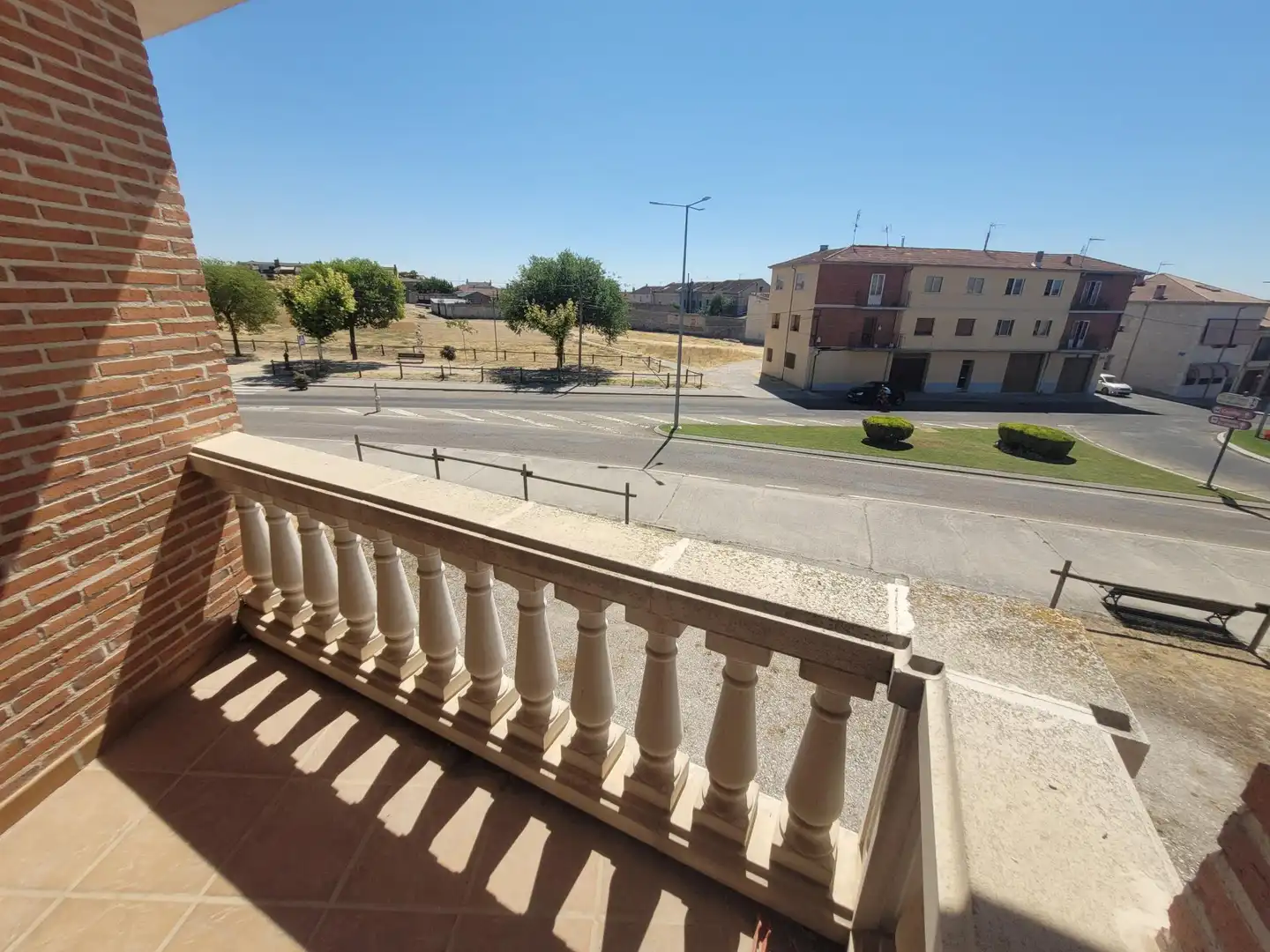 Vista exterior de Casa o xalet en venda en Cuéllar amb Aire condicionat, Calefacció i Terrassa