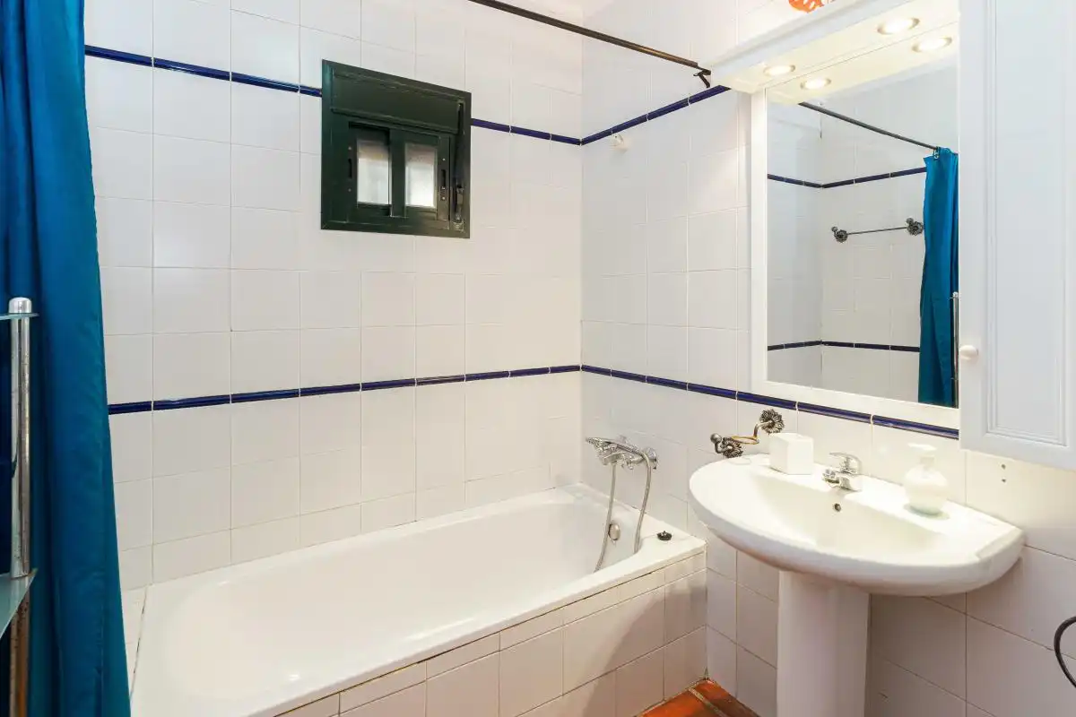 Baño de Finca rústica en venta en Aracena con Aire acondicionado, Calefacción y Jardín privado