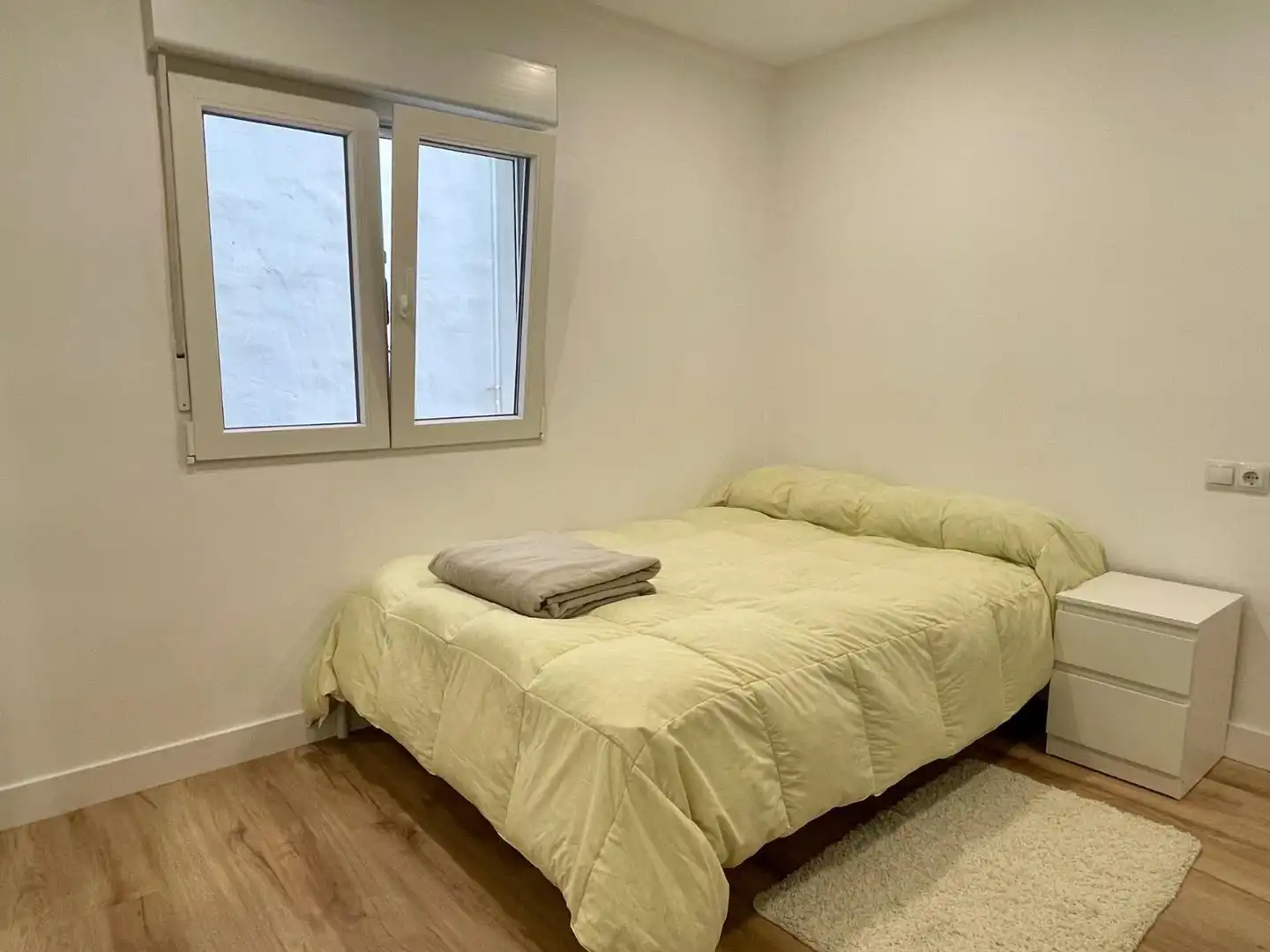 Habitación de Piso de alquiler en Oviedo  con Amueblado