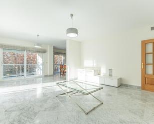 Living room of Flat to rent in  Granada Capital  with Heating, Parquet flooring and Terrace