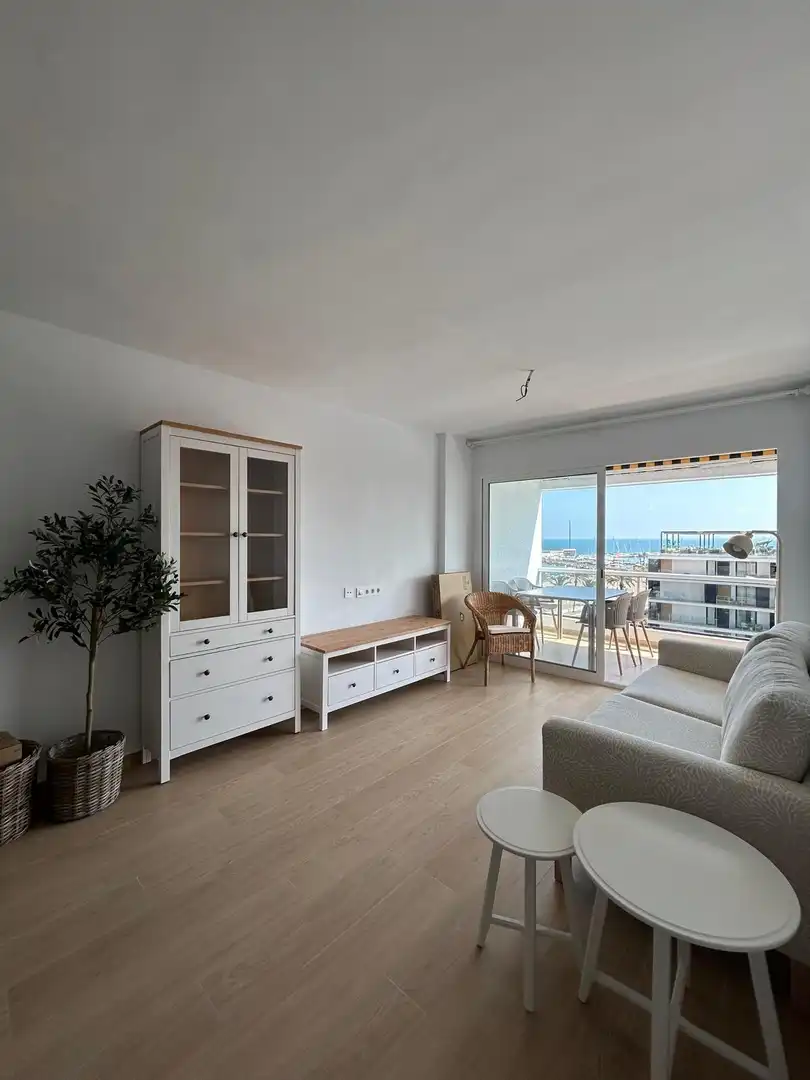 Sala d'estar de Apartament de lloguer en El Puig de Santa Maria amb Parquet, Terrassa i Moblat