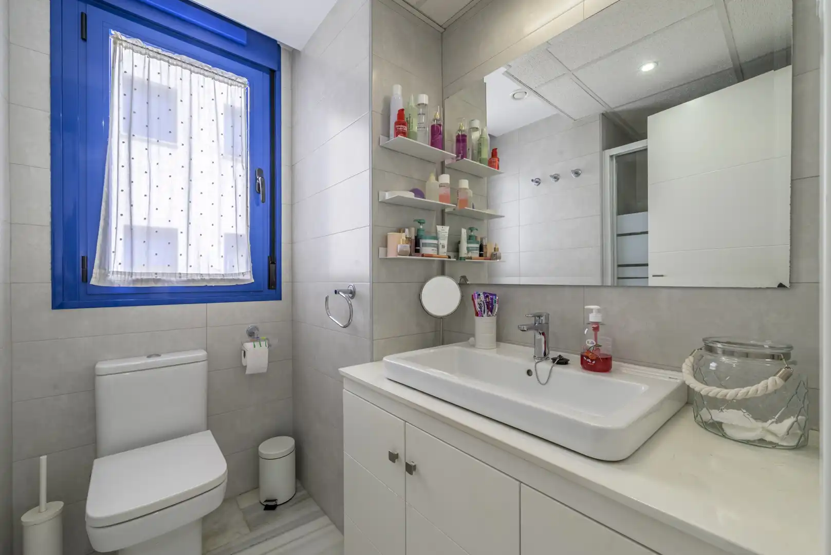 Bany de Apartament en venda en Fuengirola amb Aire condicionat, Moblat i Balcó