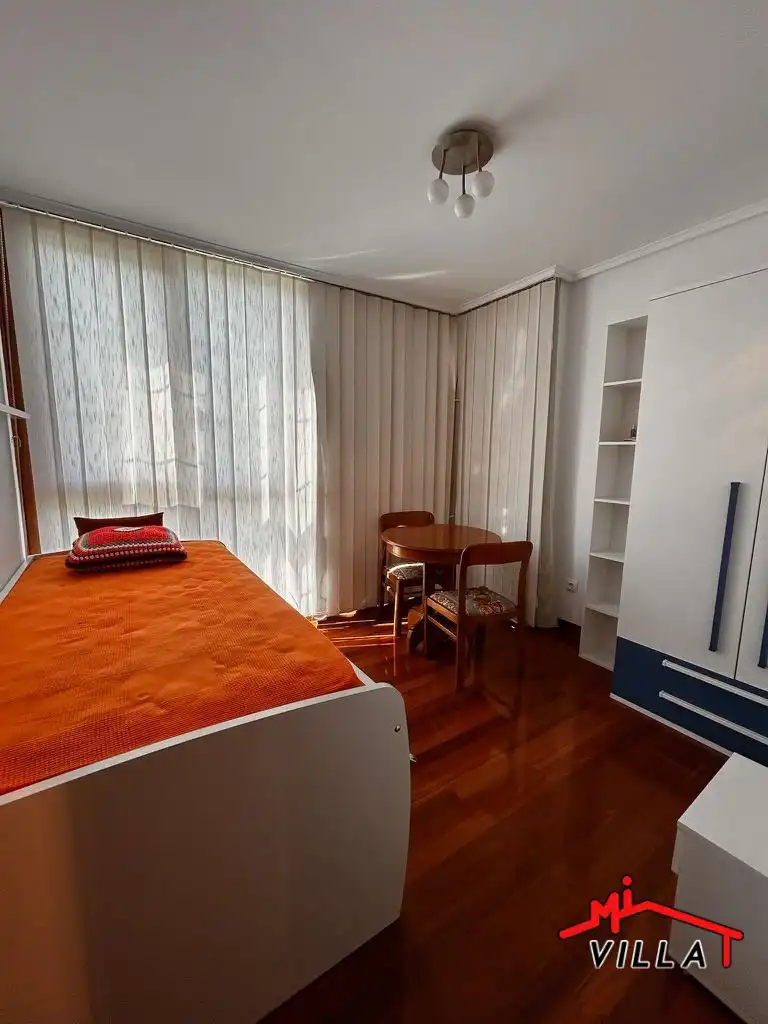 Habitación de Piso en venta en Voto con Calefacción, Trastero y Amueblado