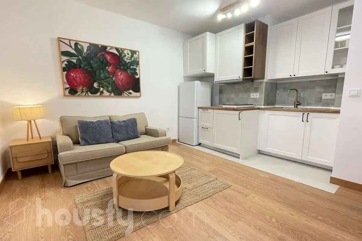 Living room of Flat for rent in Madrid  with Air Conditioner, Heating and Parquet flooring