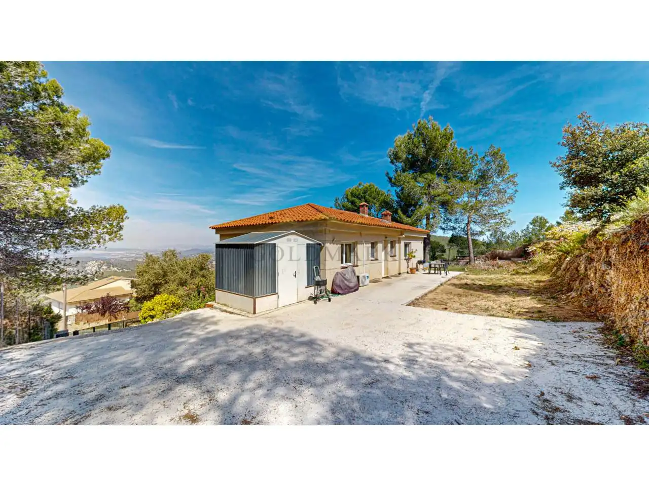 Vista exterior de Casa o xalet en venda en Corbera de Llobregat amb Aire condicionat, Jardí privat i Terrassa