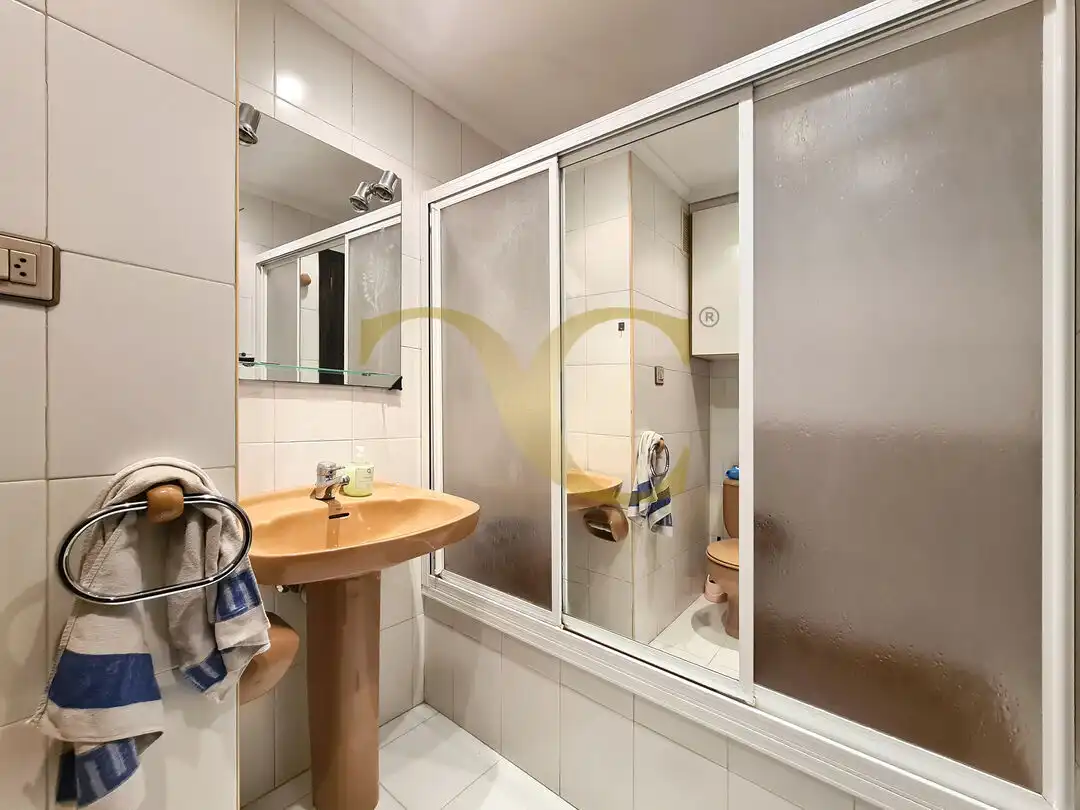 Baño de Piso en venta en Oviedo  con Calefacción y Trastero
