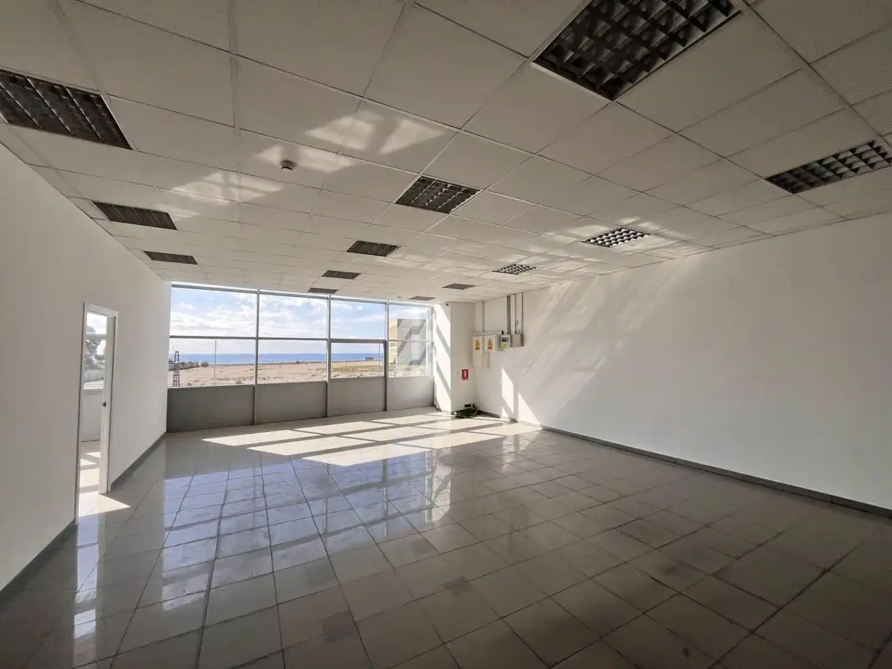 Fabrikhallen zur Miete in Badalona