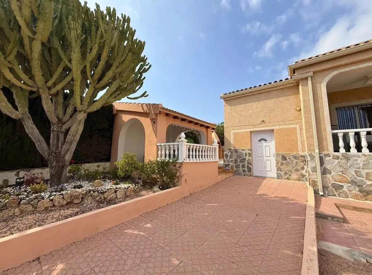 Vista exterior de Casa o xalet en venda en Rojales amb Jardí privat i Terrassa