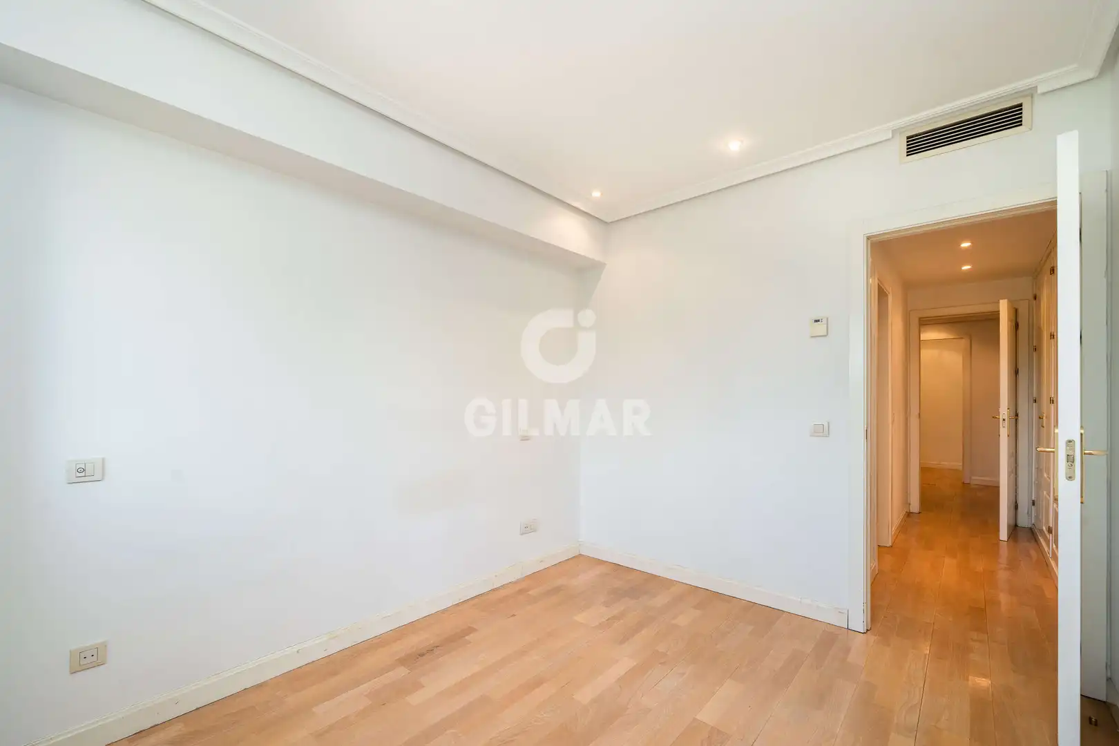 Bedroom of Flat for sale in Madrid  with Heating, Private garden and Storage room
