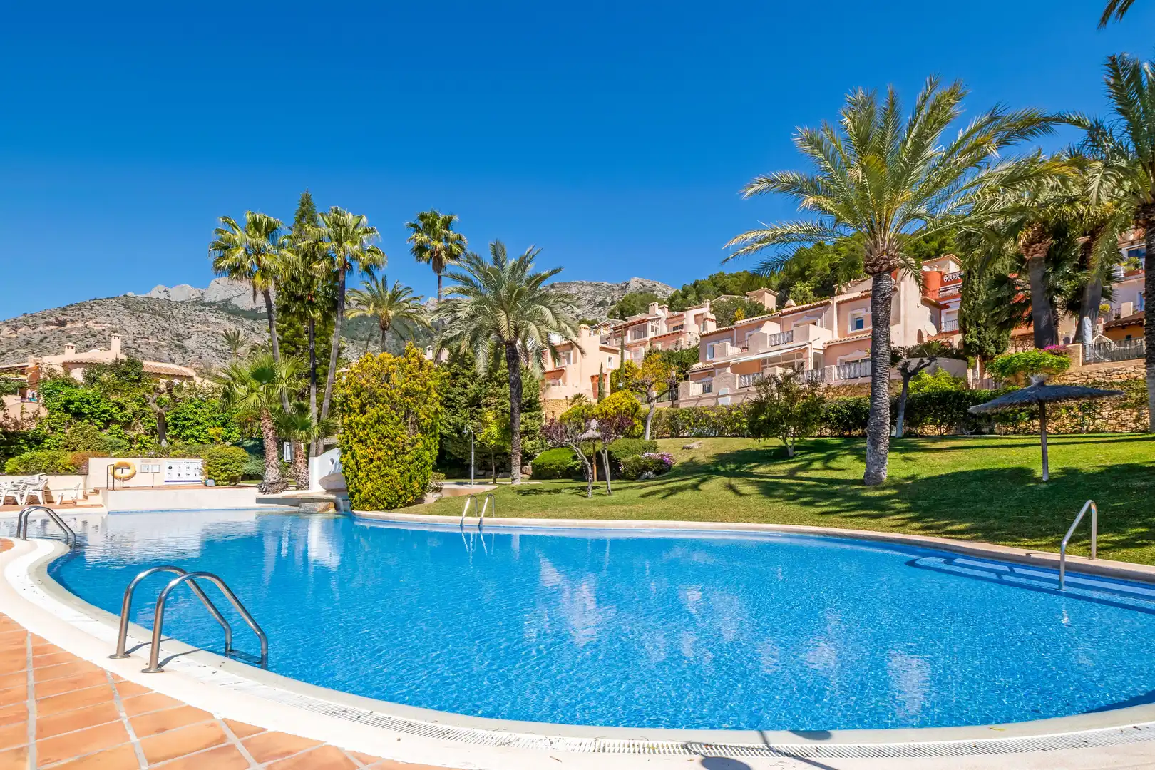 Piscina de Casa adosada en venda en Altea amb Aire condicionat, Jardí privat i Terrassa
