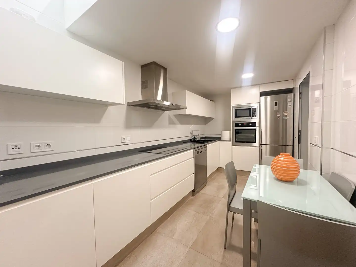 Cuina de Casa o xalet en venda en Castellón de la Plana / Castelló de la Plana amb Aire condicionat, Terrassa i Traster