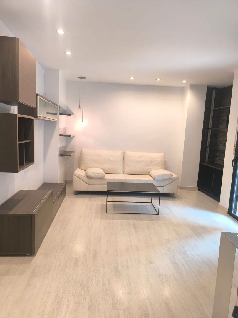 Living room of Flat to rent in  Valencia Capital  with Air Conditioner, Heating and Private garden