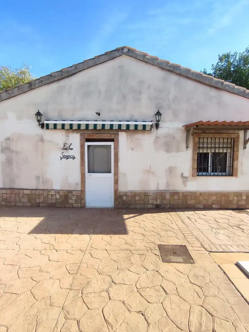 Chalet con piscina en venta en La Carlota