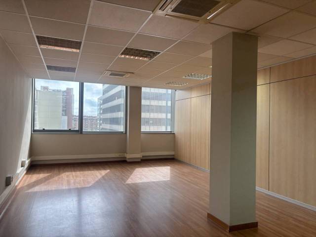Oficina en Alquiler en gran via corts catalanes en La Bordeta