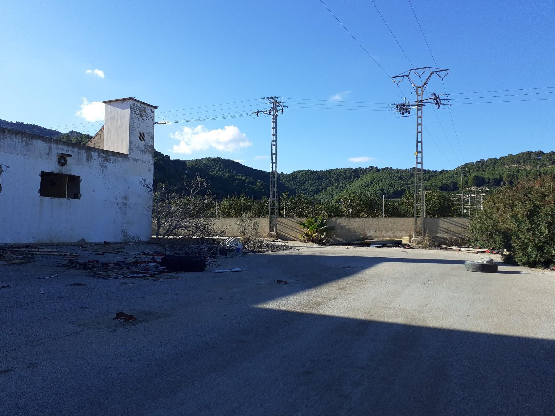 Vista exterior de Nave industrial en venta en Tavernes de la Valldigna