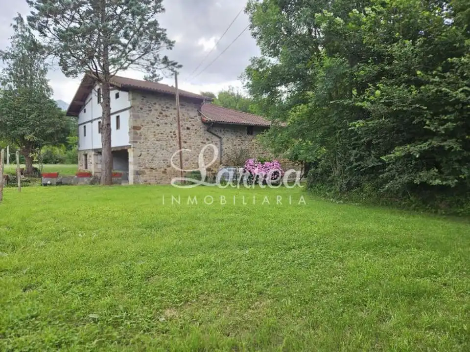 Casa rústica con jardín en venta en Abadiño