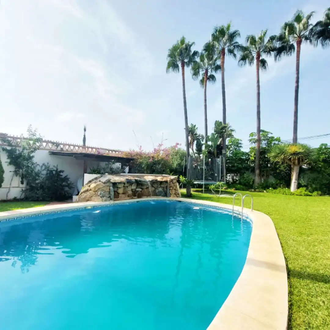 Villa con piscina in vendita a Parque de la Paloma, imagen 3
