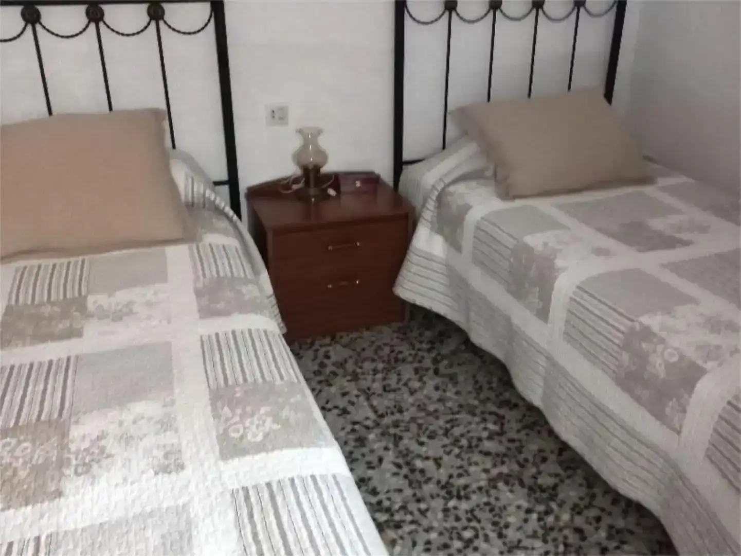 Habitación de Casa adosada en venta en Aldeacentenera con Aire acondicionado, Trastero y Amueblado