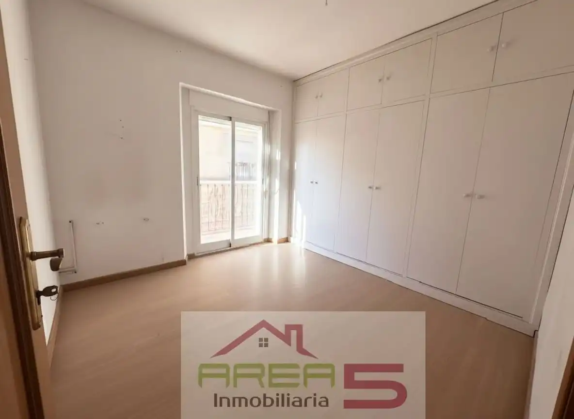 Habitación de Piso en venta en Villanueva de la Serena con Parquet, Terraza y Balcón