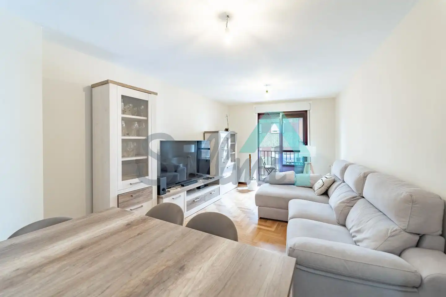 Living room of Flat for sale in Oviedo   with Heating, Parquet flooring and Terrace