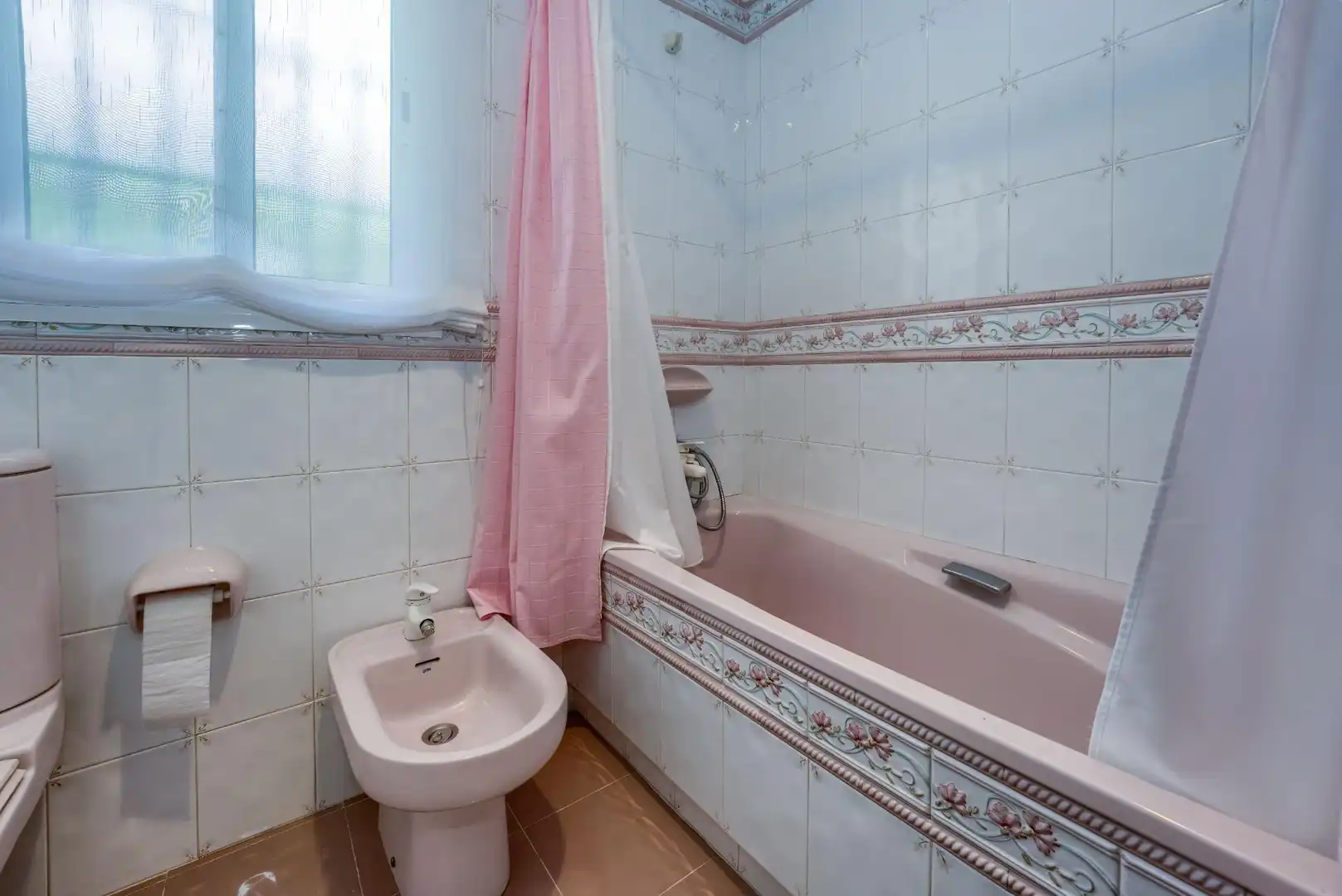 Bathroom of Houses for sale in Tomares  with Air Conditioner, Heating and Private garden