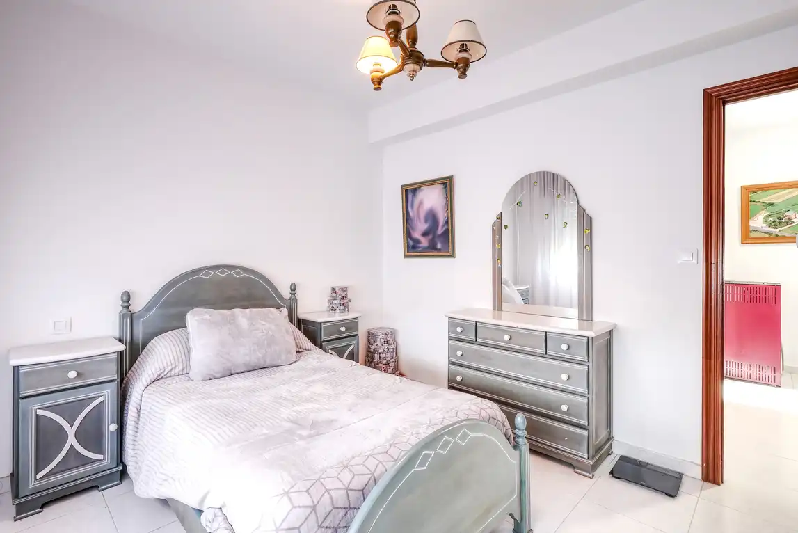 Habitación de Casa o chalet en venta en A Laracha   con Calefacción, Jardín privado y Trastero