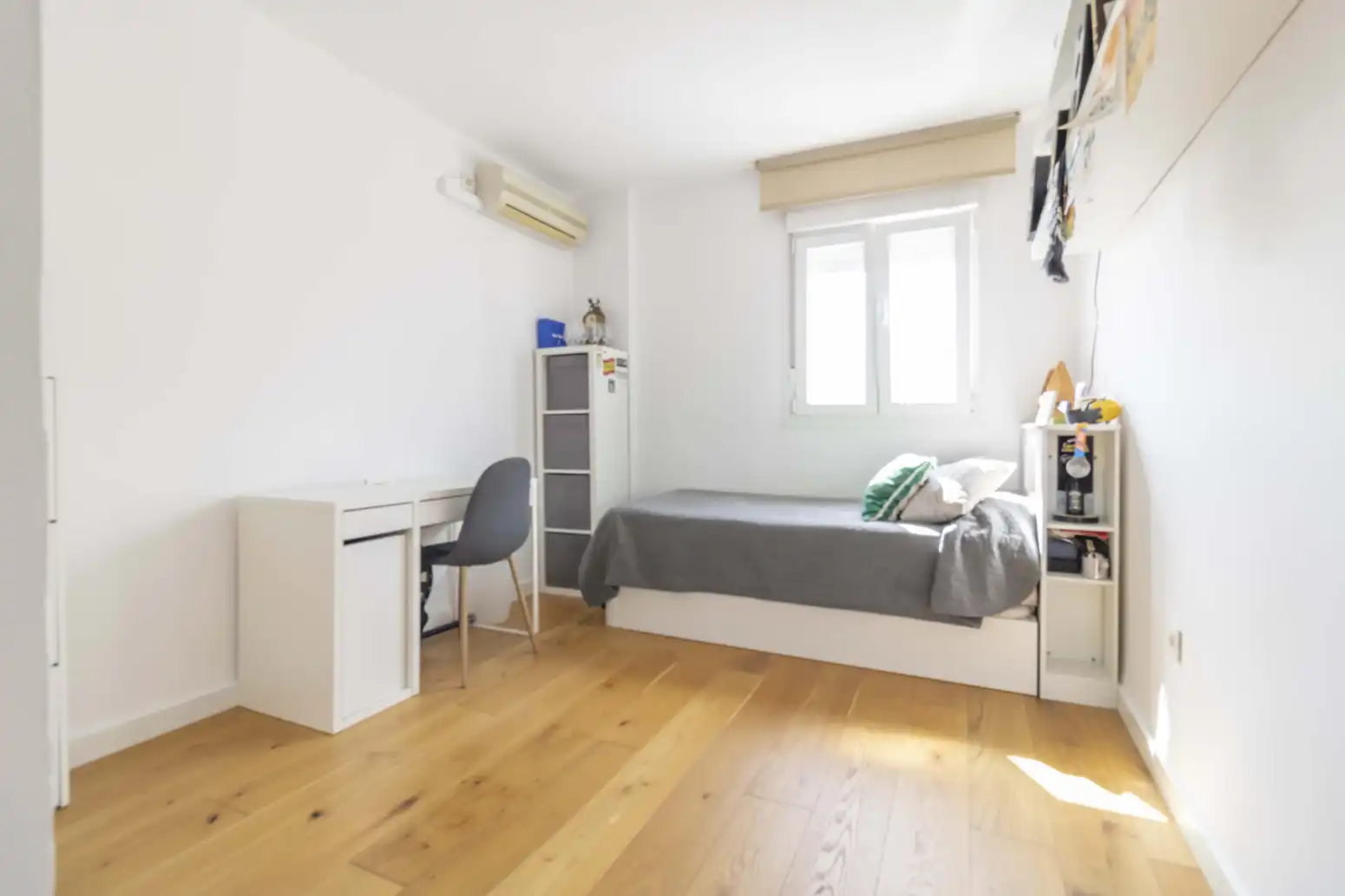 Habitación de Piso en venta en Sevilla con Aire acondicionado y Balcón