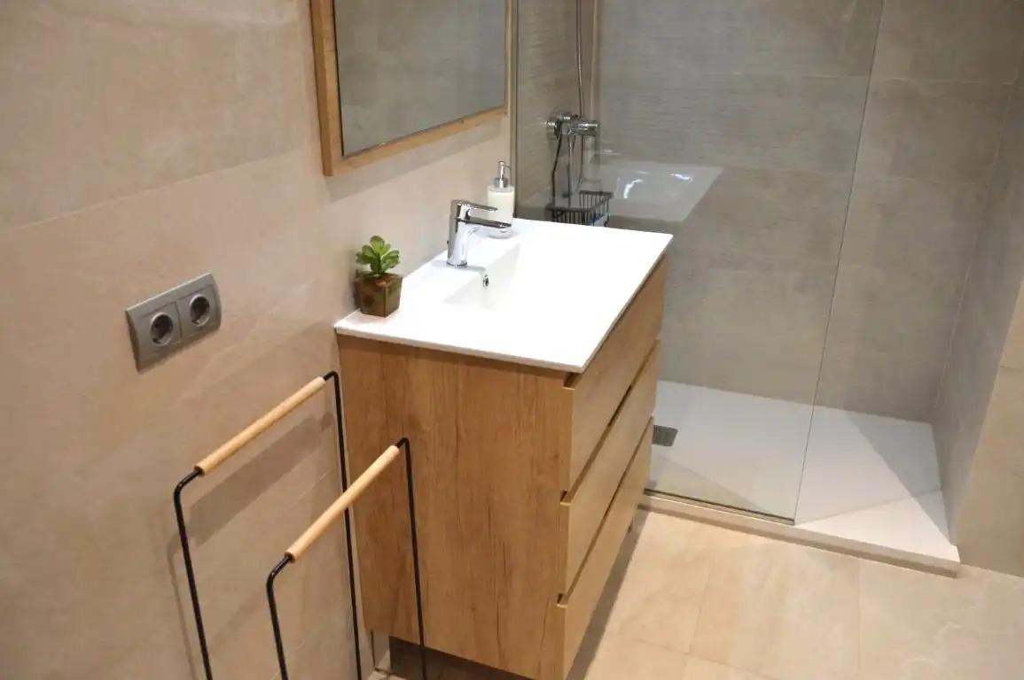 Baño de Apartamento de alquiler en Alp con Calefacción, Parquet y Terraza