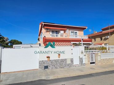 Casa pareada con balcón en venta en Santiago de la Ribera