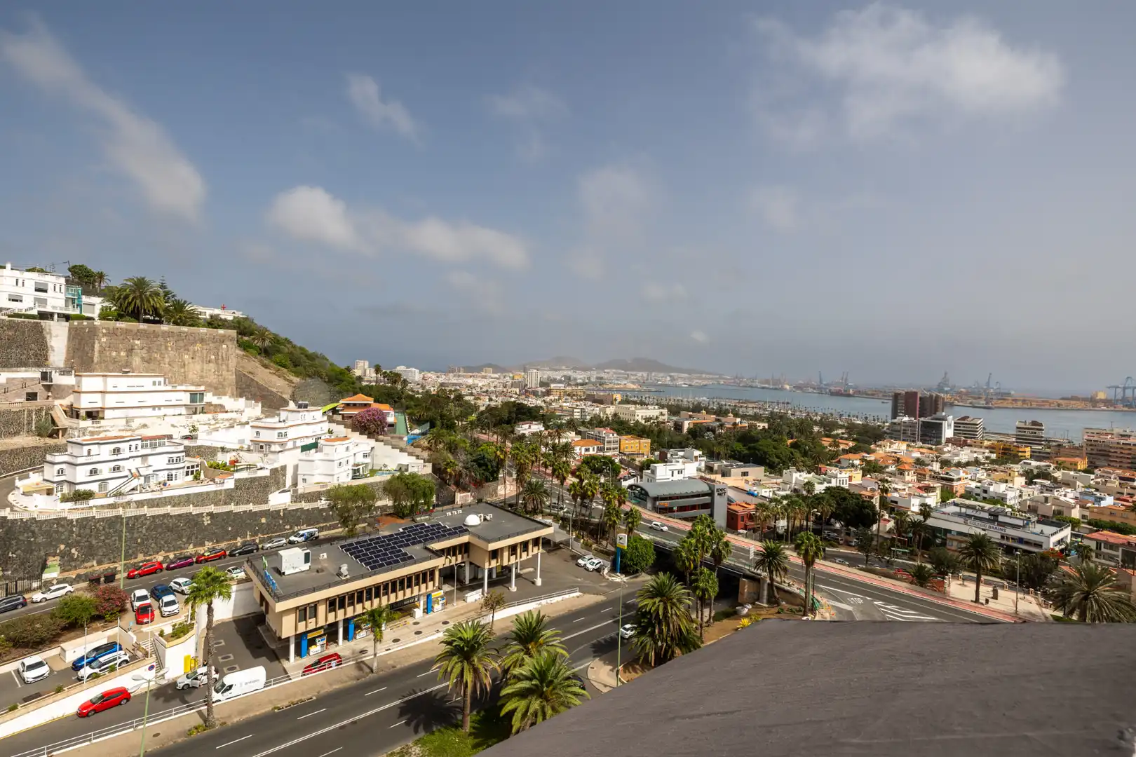 Vista exterior de Casa o xalet en venda en Las Palmas de Gran Canaria amb Aire condicionat, Terrassa i Moblat