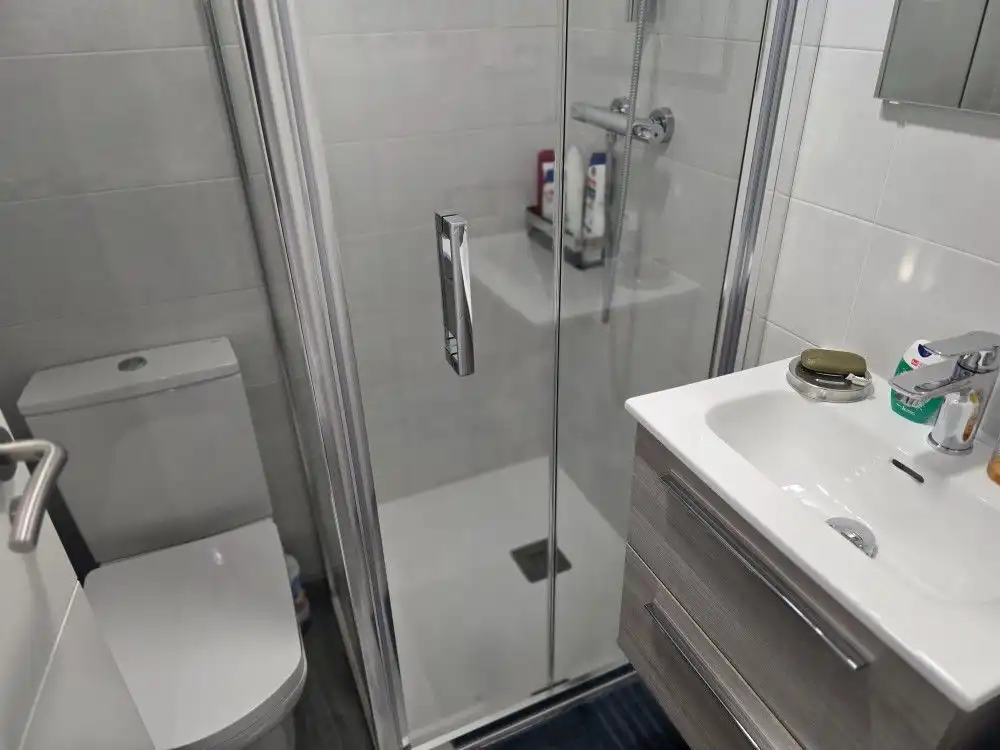 Bany de Pis en venda en Aisa amb Calefacció i Traster