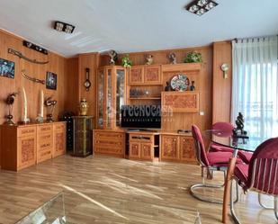 Living room of Flat for sale in  Madrid Capital  with Air Conditioner, Heating and Community pool