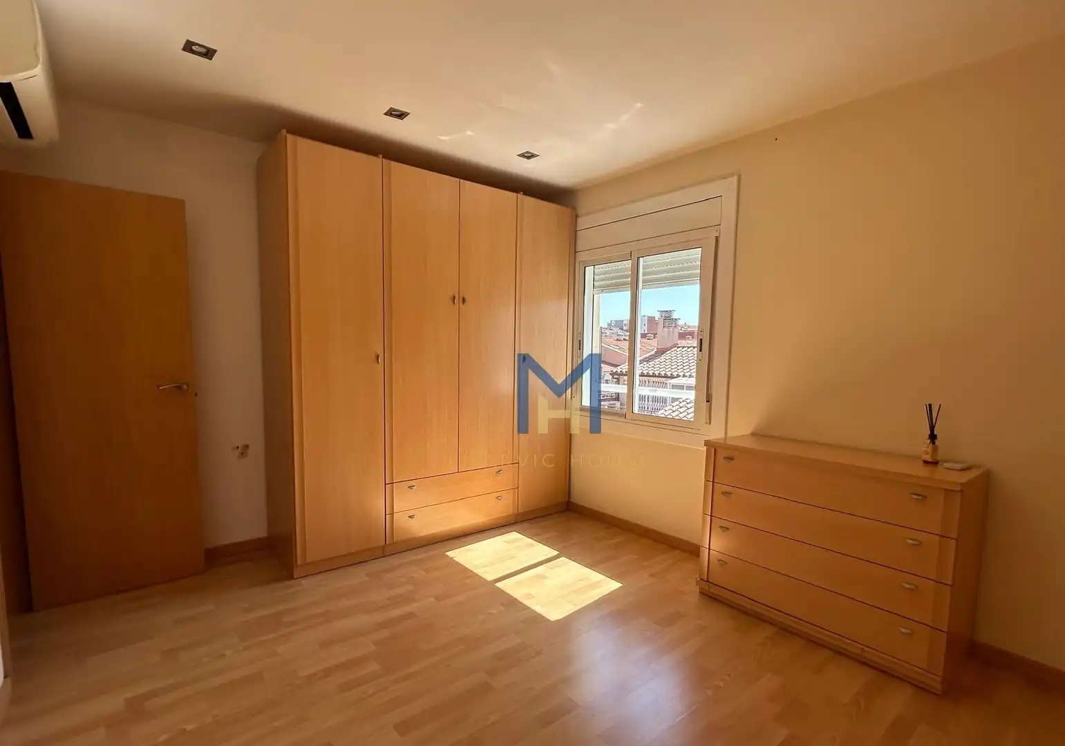 Habitación de Piso en venta en Sabadell con Aire acondicionado, Calefacción y Parquet
