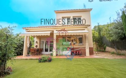 Vista exterior de Casa o xalet en venda en L'Ametlla del Vallès amb Terrassa i Piscina