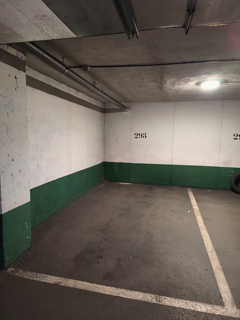 Parking of Garage for rent in  Madrid Capital