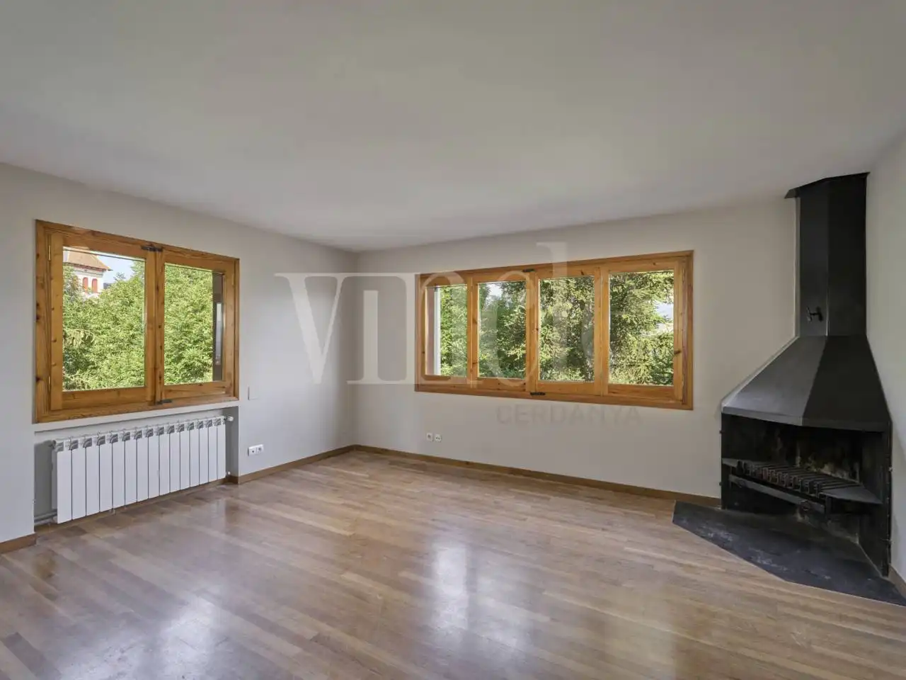 Living room of Detached homes for rent in Alp  with Heating and Parquet flooring