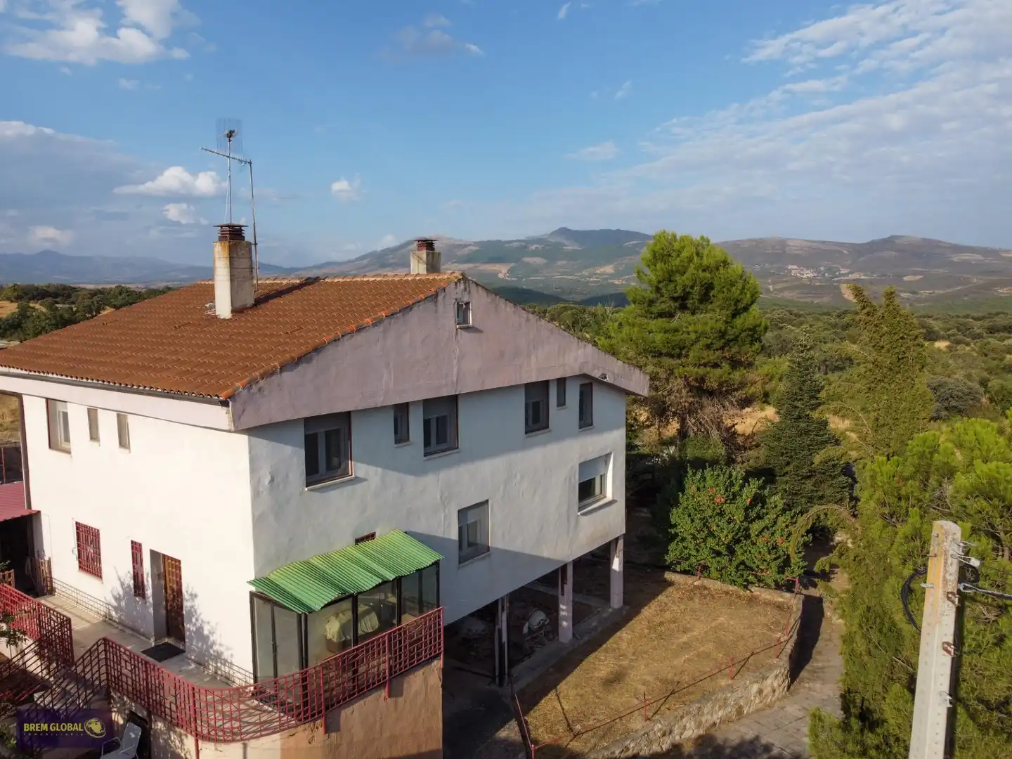 Vista exterior de Casa o xalet en venda en Puentes Viejas amb Jardí privat, Traster i Moblat