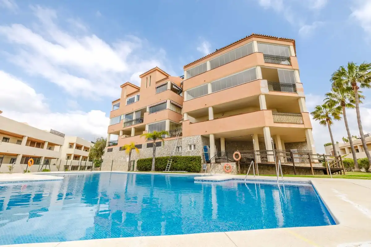 Vista exterior de Àtic en venda en Mijas amb Aire condicionat, Calefacció i Jardí privat