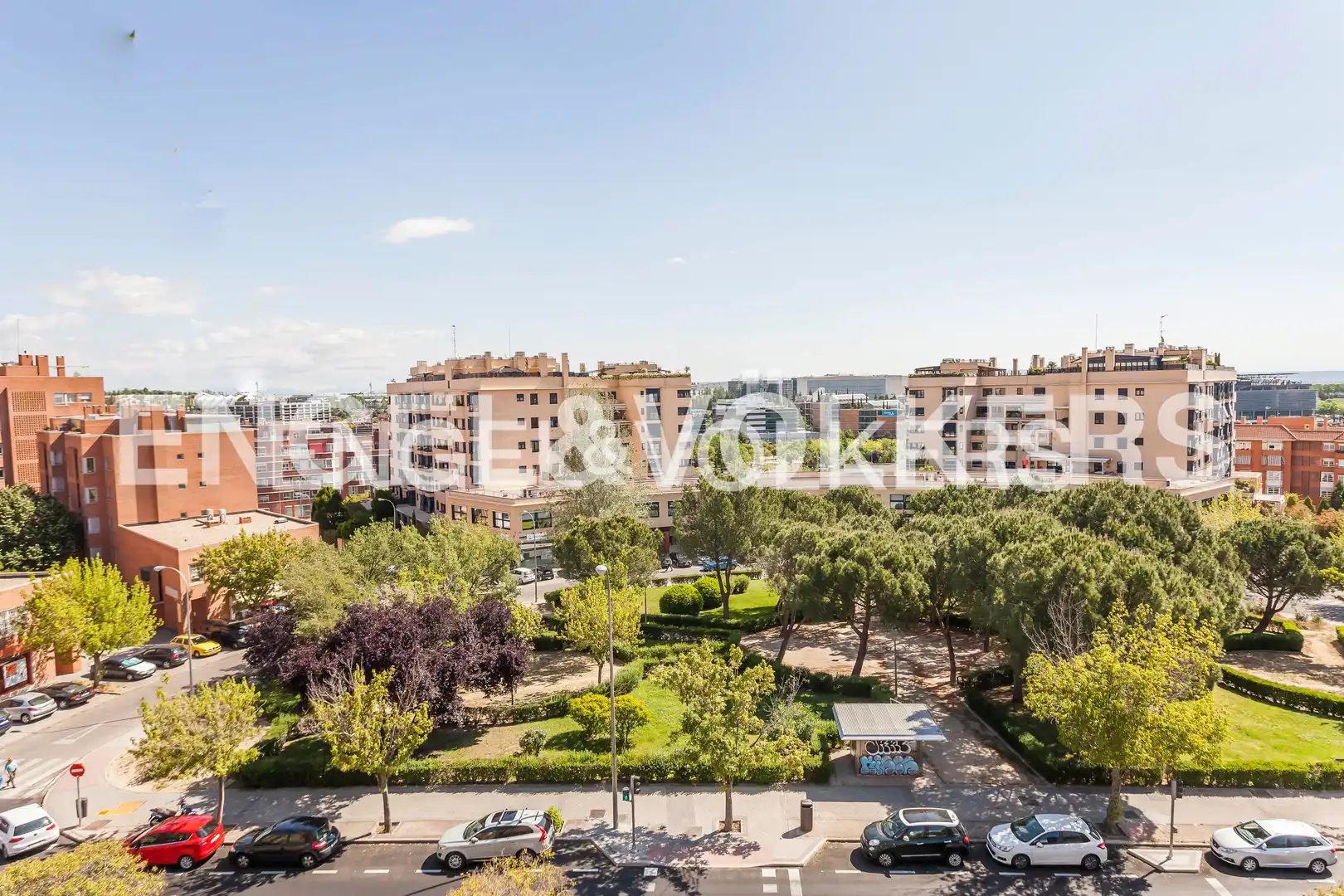 Vista exterior de Piso de alquiler en Madrid con Aire acondicionado, Calefacción y Jardín privado