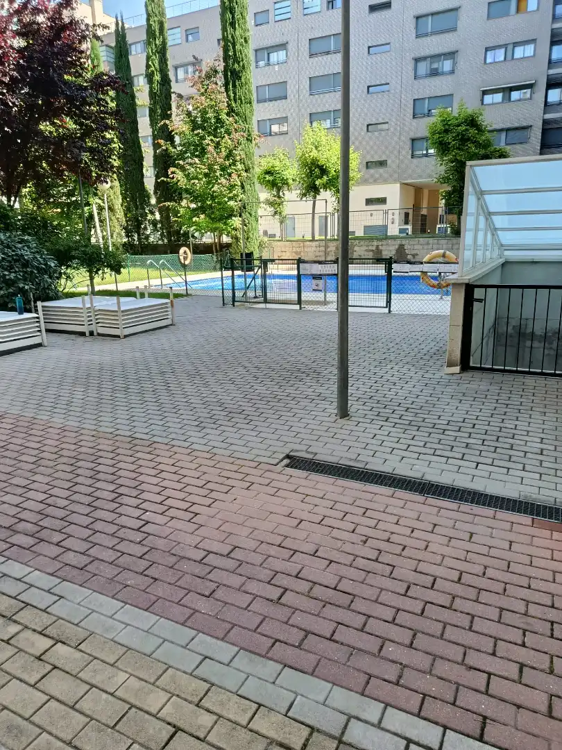 Flat with pool for sale in Calle de Entrepeñas, imagen 2