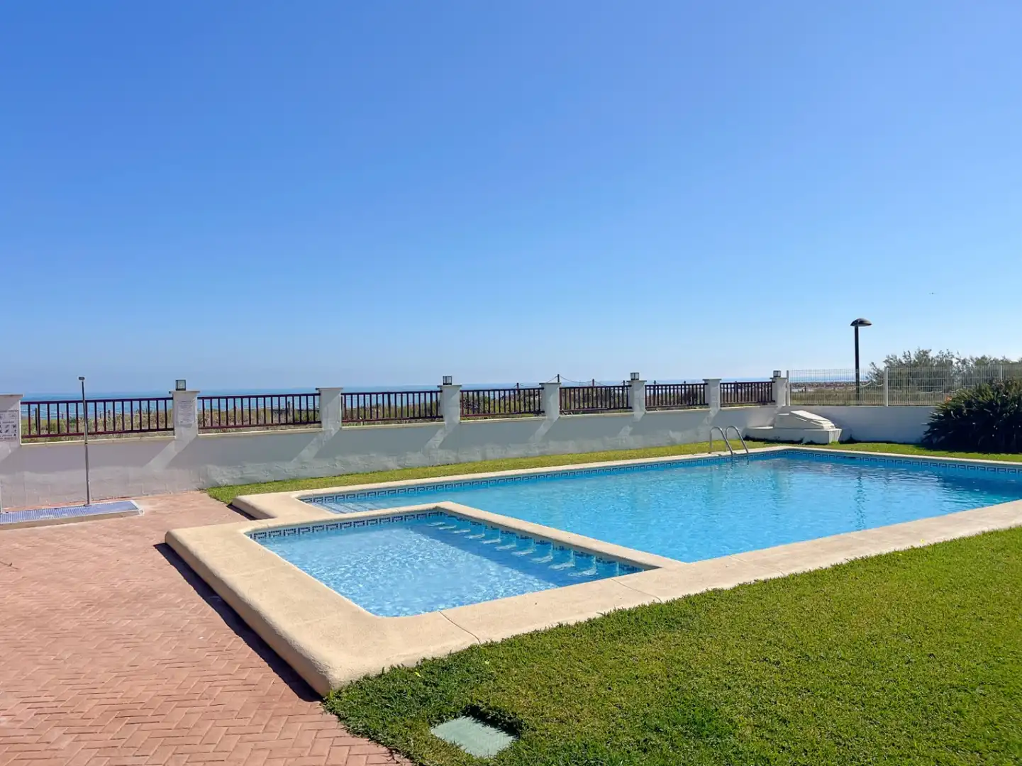 Schwimmbecken von Wohnungen zum Verkauf in Dénia mit Klimaanlage, Heizung und Privatgarten