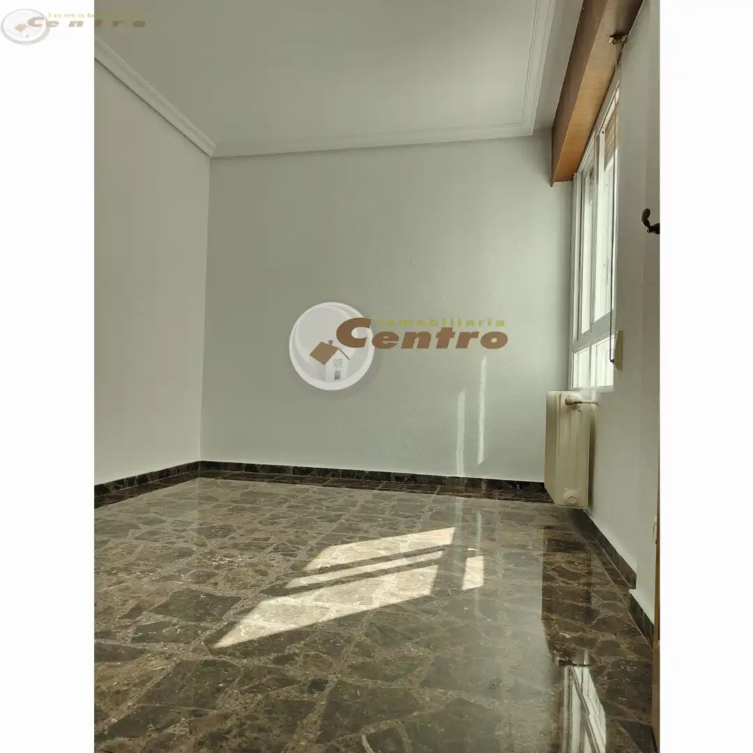 Piso en venta en Albacete con Calefacción, Terraza y Trastero